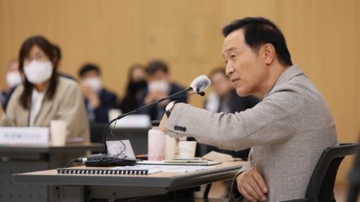 임태희 교육감, 과밀학급 해소 위해 직원들과 머리 맞대