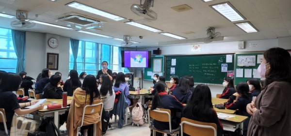 (광명4-1)광명시는 소하고등학교 1학년 310명을 대상으로 기후위기 대응과 탄소중립 실천 방안을 주제로 44시간의 교육활동을 마쳤다.jpg