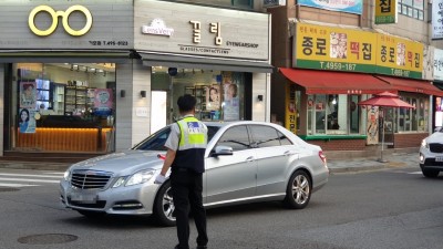 군자자율방범지대, 추석 연휴 교통봉사 ‘솔선’