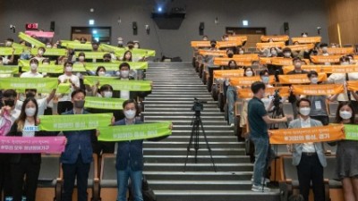 김동연 “청년에게 더 많은 기회, 더 고른 기회 만들 것”… 앞으로 청년과 매달 만나 소통하기로