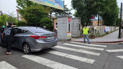 “안전한 하굣길 함께 만들어요” 정왕본동 행복마을관리소, 군서초등학교 안심 폴리스 활동 펼쳐