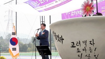 이상일 용인특례시장, 용인고려백자축제서 지역예술인과 소통