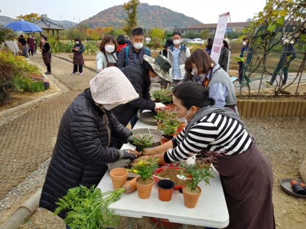 보도자료4+자생식물+작품+전시회 (1).jpg