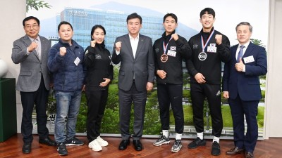 광주시보디빌딩협회, 광주시에 2022 IFBB 세계피트니스여자선수권 및 남자월드컵 봉납식 개최