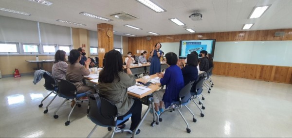 수원시글로벌평생학습관‘청소년마음연구소’모임‘멘탈코칭사회적협동조합’으로인가받아(1).jpg