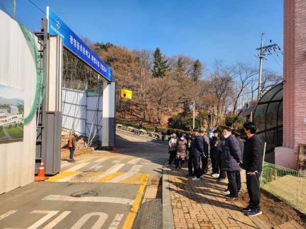 (광명1)광명시는 22일 학교 개학을 맞아 학생들의 안전한 통학로 조성을 위한 통학로 합동 안전 점검을 실시했다.jpg