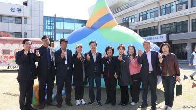 김동연 지사, 경기도청 봄꽃축제 찾아 도민·소상공인과 소통