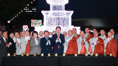 이상일 용인특례시장, 부처님오신날 봉축 점등식 참여