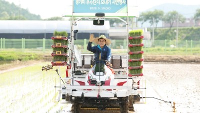 김동연, 파주 모내기 현장 방문. 농업인 격려