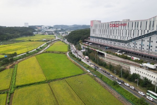 1. 용인특례시 처인구 남사읍 북리 608-23번지 일원 국지도 82호선에 차량이 정체를 빚고있다-2.jpg