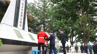 김동연, 트뤼도 캐나다 총리와 함께 6.25가평전투 참전 캐나다軍 추모