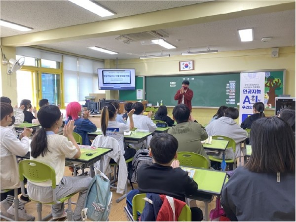 (광명4)광명시는 22일 구름산초등학교에서 인공지능 시대 우리의 미래를 주제로 디지털 분야 진로 특강을 진행했다.jpg