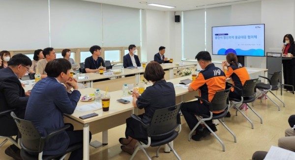 4. 용인특례시는 지난 1일 기흥구 치매안심센터 늘봄실에서 정신 응급 상황에 대비하고 유관 기관 간 협력체계 강화를 위해 ‘정신응급대응 협의체’ 회의를 개최했다..jpg