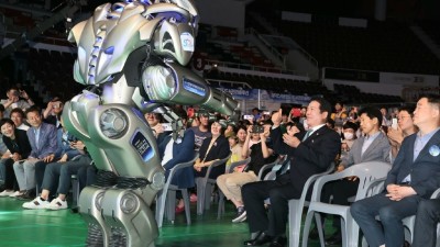 안양사이버과학축제에 모인 로봇들…축구도 춤·노래도 ‘척척’