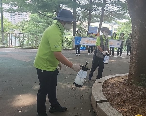 (광명2)광명시 행복마을관리소는 지난 6일부터 여름철 해충 집중 방역을 시작했다.jpg