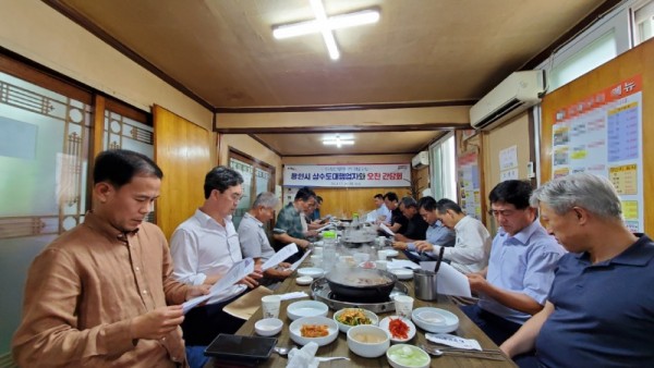 9. 용인시상수도사업소가 대행 업체 12곳과 오찬 간담회를 지난 20일 진행했다..jpg