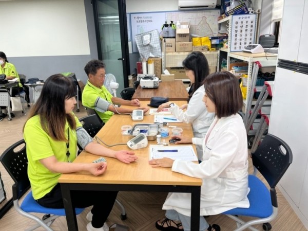 (광명1)광명시 행복마을관리소는 광명시 보건소 고혈압·당뇨병 등록· 교육센터와 연계하여 ‘찾아가는 고혈압·당뇨 관리 건강교육’을 진행했다.jpg