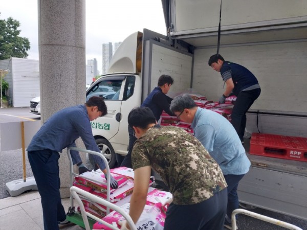 10. 아산내과가 24일 용인특례시 처인구에 1500만원 상당의 쌀을 기탁했다..jpg