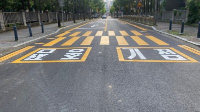 기흥구, 노랑 횡단보도·바닥신호등… 어린이보호구역 10곳 ‘안전을 켠다’