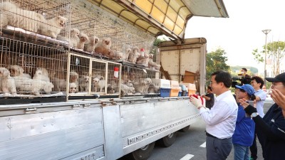 ‘학대동물 구출’ 함께한 김동연 “대한민국 동물복지 수준, 경기도가 한 단계 높일 것”