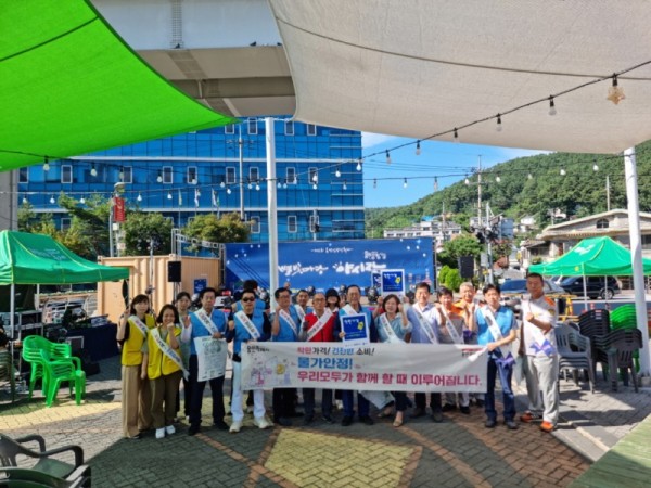 11-1. 용인특례시가 지난 2일 용인중앙시장 별빛마당 축제에서 상인회를 중심으로 지역 물가 안정 캠페인을 진행했다..jpg