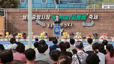 이상일 용인특례시장, 용인중앙시장 ‘나도 가수다’ 경연서 깜짝 무대 선보여