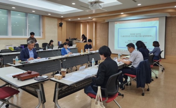 선정심의위원회+(1).jpg