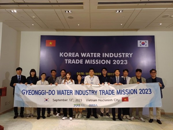 2023+경기도+물산업+통상촉진단+베트남+수출상담회+단체사진.jpg