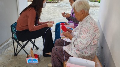 기흥구 마북동 홀로 어르신이 수세미 만들어 한부모가정에 전달