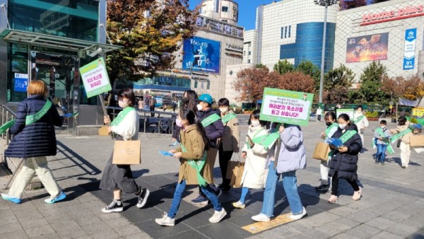 아동보육과-성남시 아동참여단 아동권리 인식개선 캠페인(2022년 자료사진).jpg