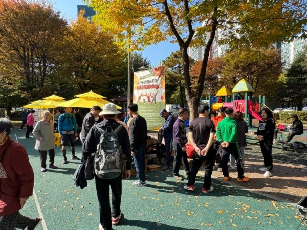 (광명3-2)광명시는 지난 28일 하안2동 평화어린이공원에서 2023년 마을공동체 하안 권역 공동활동 ‘누구나 빛나Going’을 진행했다.jpg