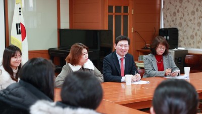 이상일 용인특례시장, 처인구 남사읍 학교 방문해 학부모들과 교육 환경 개선 방안 논의