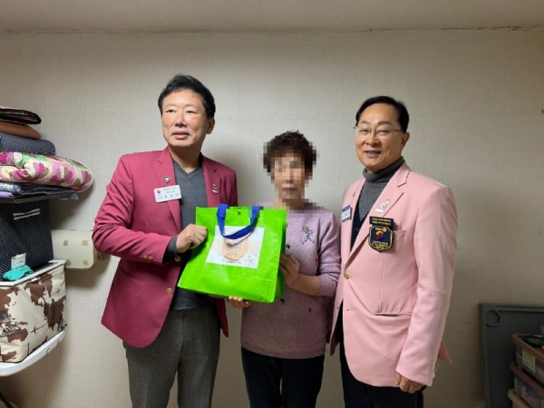 [꾸미기]경안로타리클럽 후원품전달식 사진2.jpg
