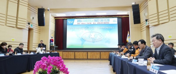 (광명1-1)광명시가 시민이 주도하는 지속가능한 안전도시로 가기 위한 방향을 공유하고 의견을 듣기 위해 28일 오후 시청 대회의실에서 ‘국제안전도시 재공인 대비 보고회’를 개최했다.jpg