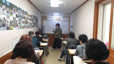 “경험·지식을 보유한 신중년의 사회공헌활동 도와드립니다”