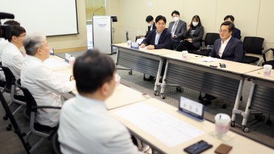 ‘의사 집단행동’ 관련 분당서울대병원 방문한 김동연, “정부의 밀어붙이기식 의대증원 유감, 전향적으로 대화 임해야”