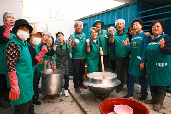 보도자료7+신현동+새마을회+고추장+나눔+행사.jpg