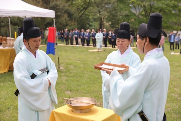 (광명2)광명문화원은 30일 오전 영회원에서 제379주기 민회빈강씨 제향을 봉행했다.jpg