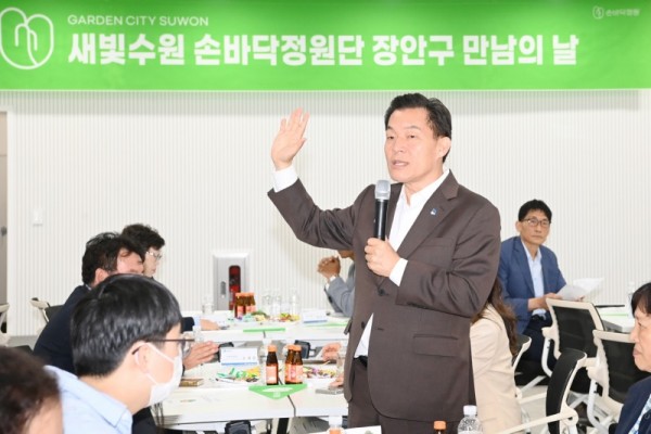 1-1.이재준수원시장“손바닥정원공동체정신피어나는공간되길”.jpg