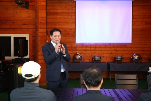 최대호 안양시장은 16일 1기 한마음 워크숍에 참석해 환경공무관과 대화의 시간을 갖고 격려했다 (1) (1).jpg