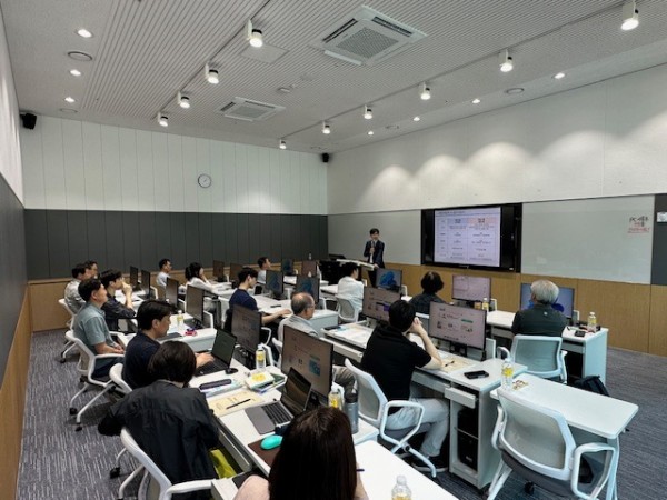 (광명2)광명시는 지난 22일부터 24일까지 3일간 광명시 인생플러스 센터에서 관내 중소기업을 대상으로 실무역량 강화를 위한 맞춤형 교육을 진행했다.jpg