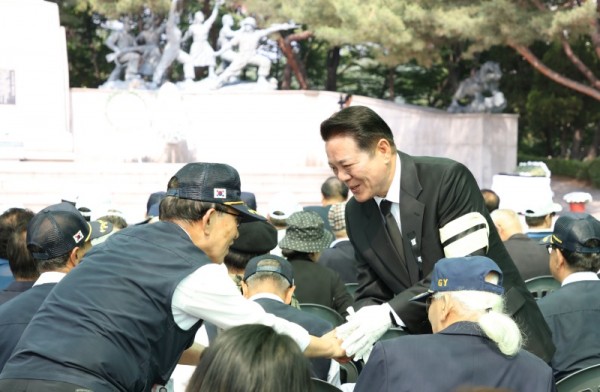 3_안양시는 6일 오전 10시 안양시 현충탑에서 제69회 현충일 추념식을 개최했다 (1).jpg
