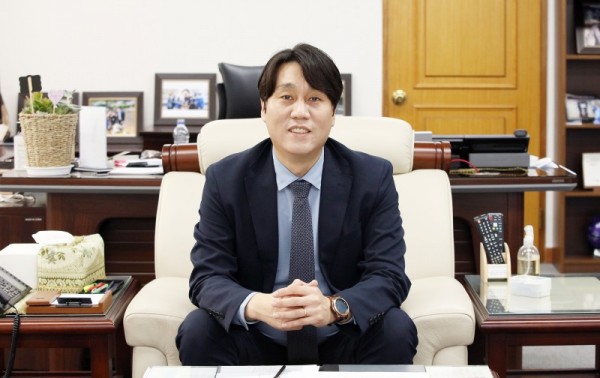 박준모 의장 인터뷰 사진1.jpg