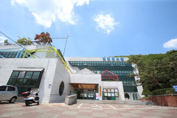 만안도서관 전경.jpg