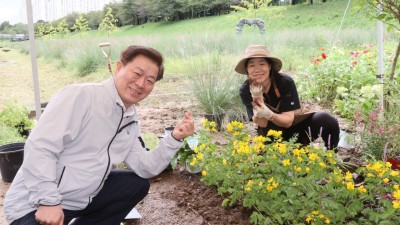 ‘가족과 함께 가꾼 작은 정원’ 광명시 포켓정원단, 행복 꽃 피는 포켓정원 조성