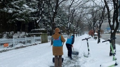 군포 광정동통장협의회, 주민들 위한 인도제설에 솔선수범