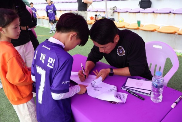 TNews-250527144321-250527_FC안양, 750여 명과 함께한 ‘2025 제 1회 유소년아카데미 페스티벌’ 성료!.jpg
