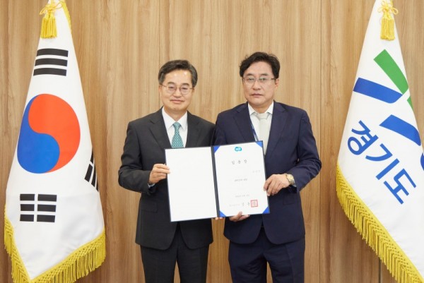 사진자료+1(강민석+대변인).jpg