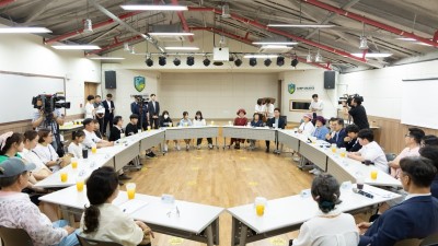 평온 찾은 대성동 주민들 다시 만난 김동연 “평화로운 일상 계속되도록 관심과 지원 이어가겠다”